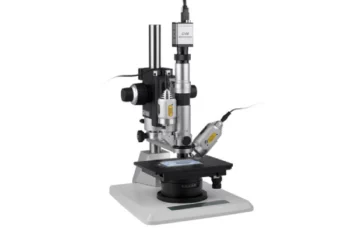 Examen de document au microscope DVM